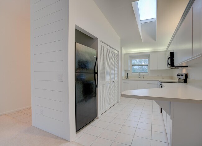 Building Photo - 8291 SE Croft Cir