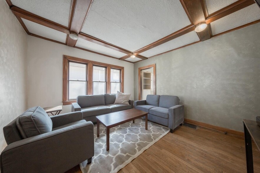 Primary Photo - 4626 Genessee St