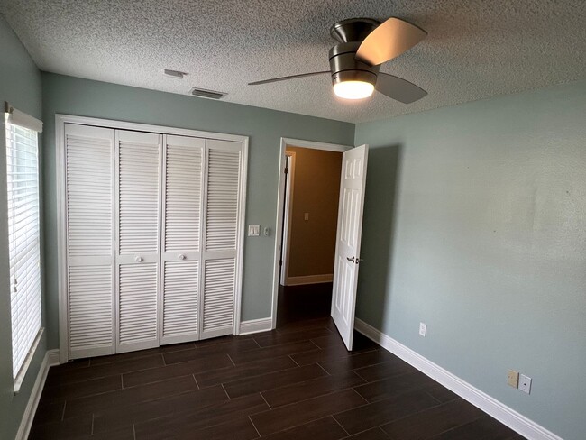 Building Photo - Fountain Lakes Community