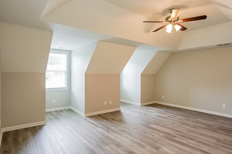Building Photo - 657 Amberwood Dr