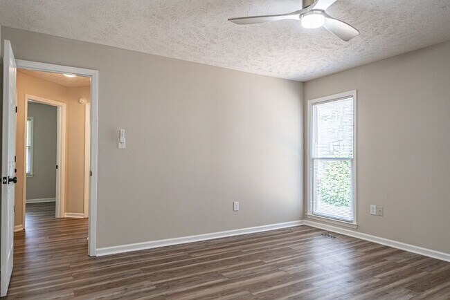 Building Photo - 1355 Longleaf Dr E