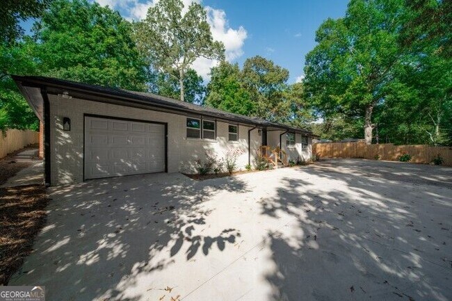 Building Photo - 3154 N Druid Hills Rd