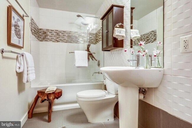 Building Photo - 1125 11th St NW