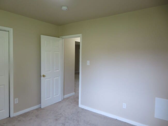 Building Photo - Colonial Heights Virginia