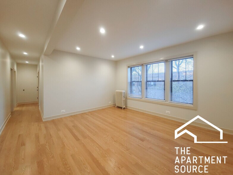 Building Photo - 4949 N Oakley Ave