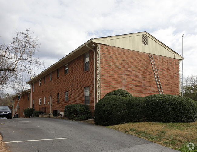 Primary Photo - Peachtree Road Apartments