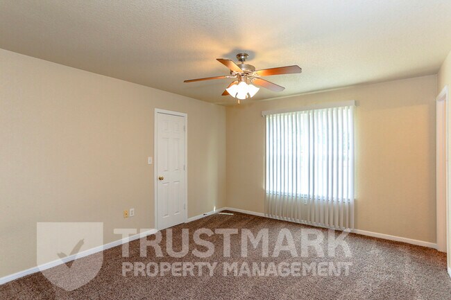 Building Photo - 4202 Elms Run Cir