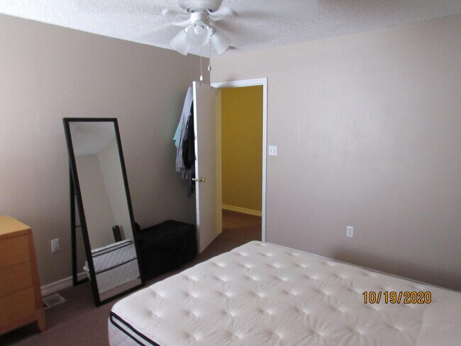 Building Photo - 1853 Whispering Oaks Ln