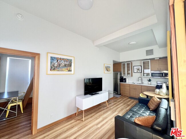 Building Photo - 507 N San Vicente Blvd