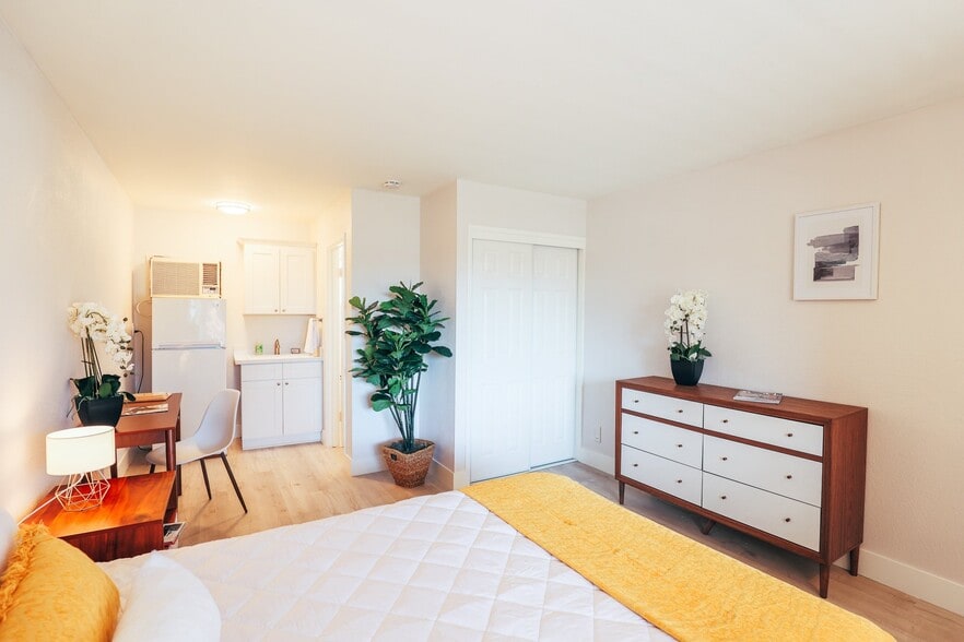 Building Photo - Niles Station