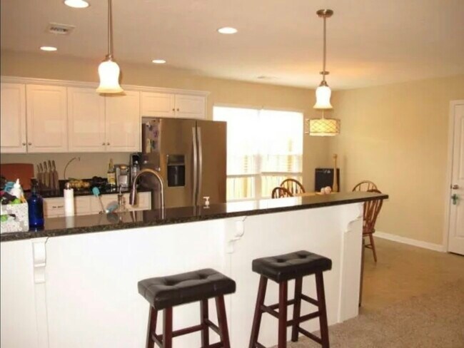 Building Photo - 2117 Grove Landing Way