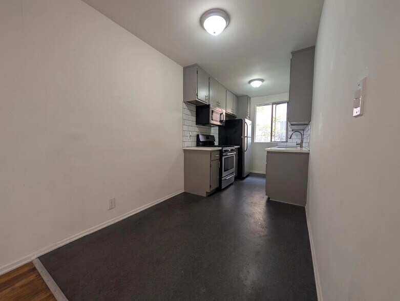 Building Photo - 1623 N Formosa Ave