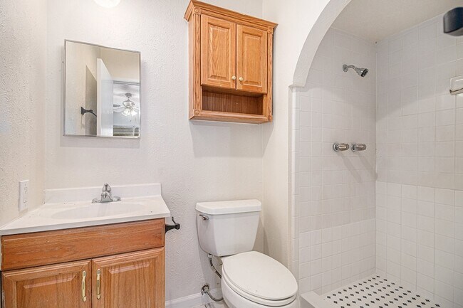 Building Photo - 1814 Addington Dr