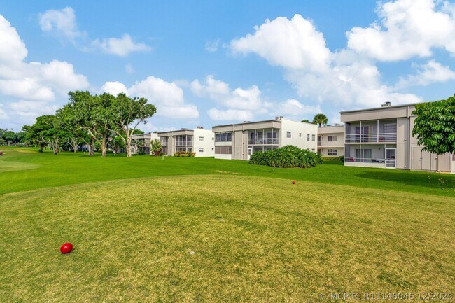 Building Photo - 185 Normandy Ln