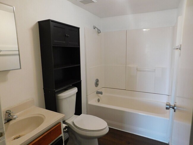 Building Photo - 325 S Norma St