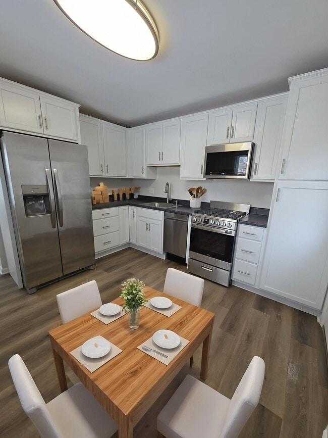 Building Photo - 11817 W North Ave