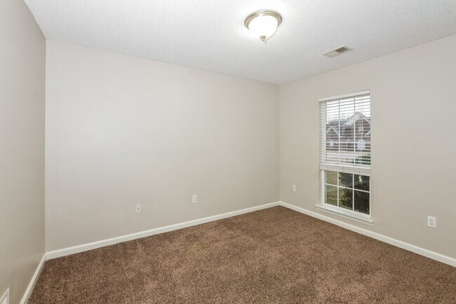 Building Photo - 2104 Eubanks Ln