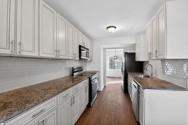 Building Photo - 4 Bed 3.5 Bath in Gaithersburg