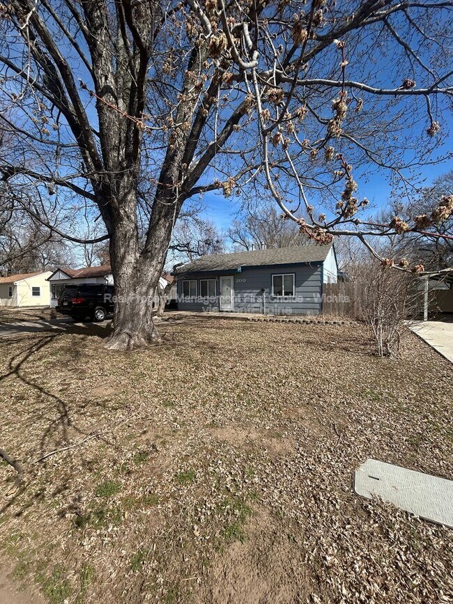 Building Photo - 200 S Lamar Ave