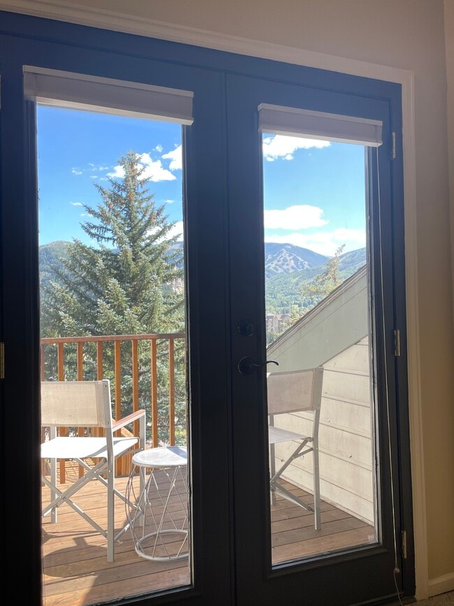 Building Photo - 230 Nottingham Rd