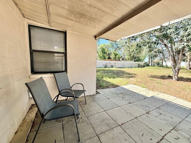 Building Photo - Super Cute 3/2 Close to Downtown!