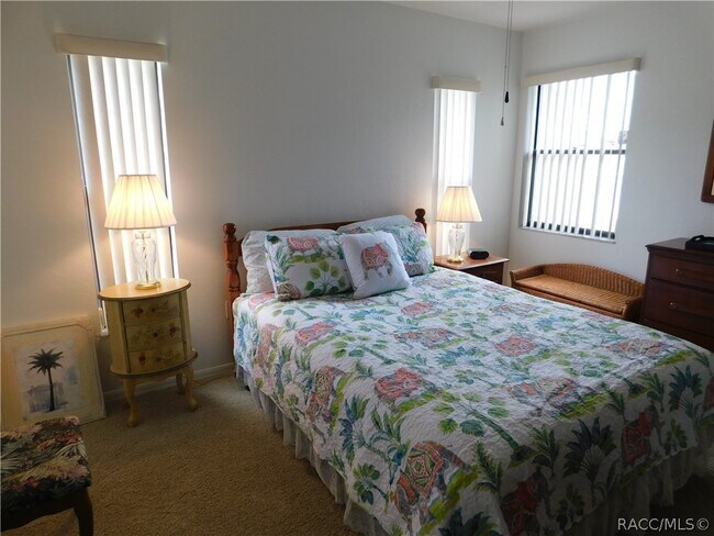 Building Photo - 741 E Hartford St