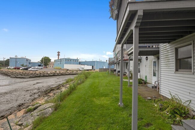 Building Photo - 37 Canal St