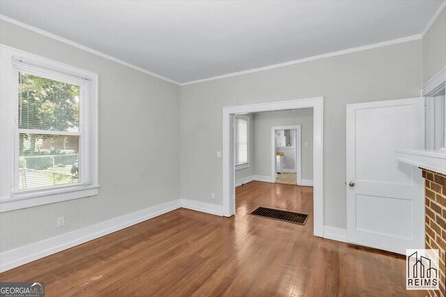 Building Photo - 1926 Howard Ave