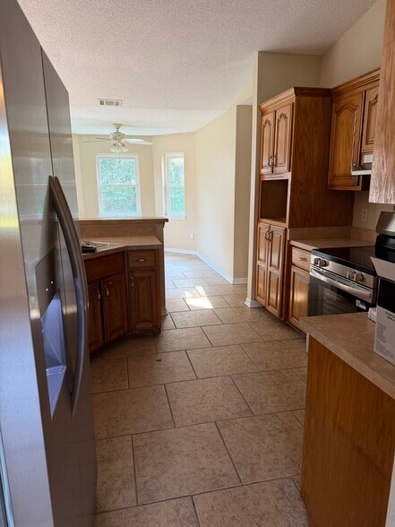 Kitchen with breakfast bar and open sighline to living area - 6281 Hunters Ridge Dr
