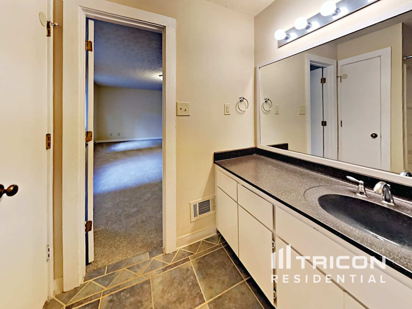 Building Photo - 5054 Stoney Point Ln