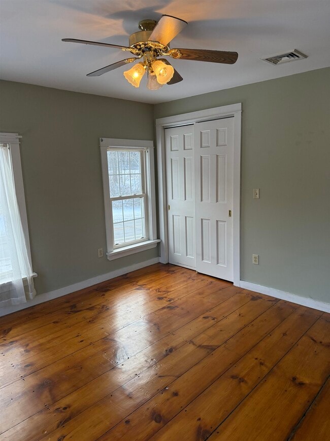 Building Photo - 586 Bellows Falls Rd