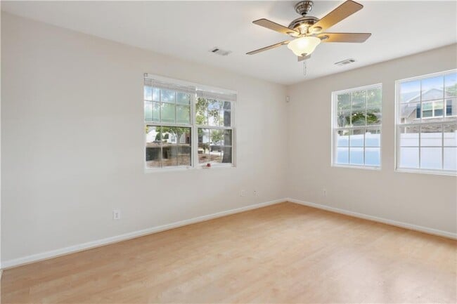 Building Photo - 276 Hiawassee Dr