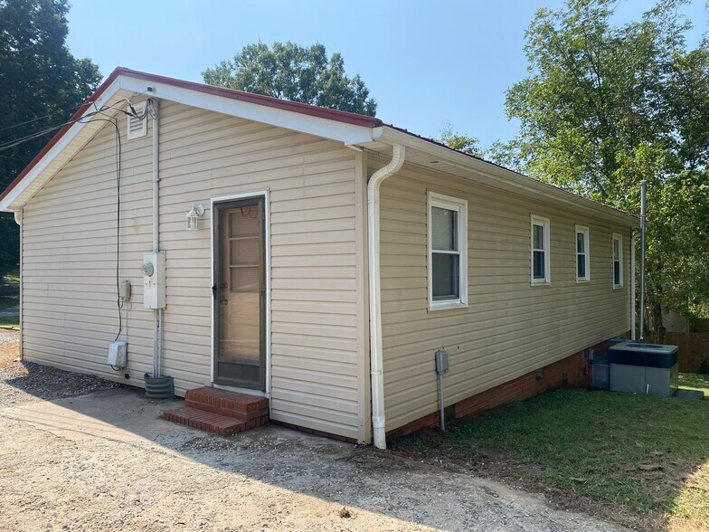 Building Photo - 344 E Ridge St