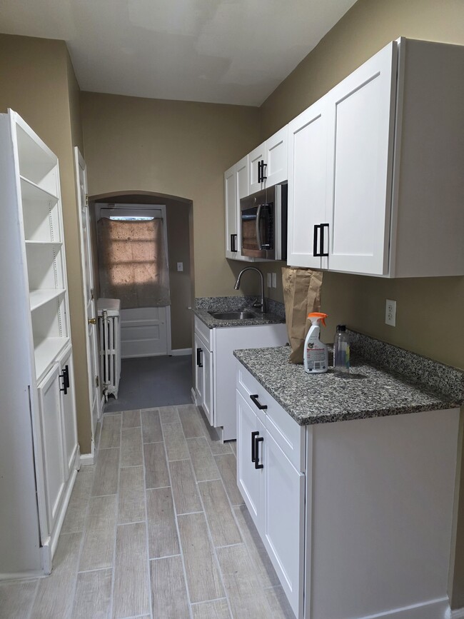 Building Photo - 4002 Belwood Ave