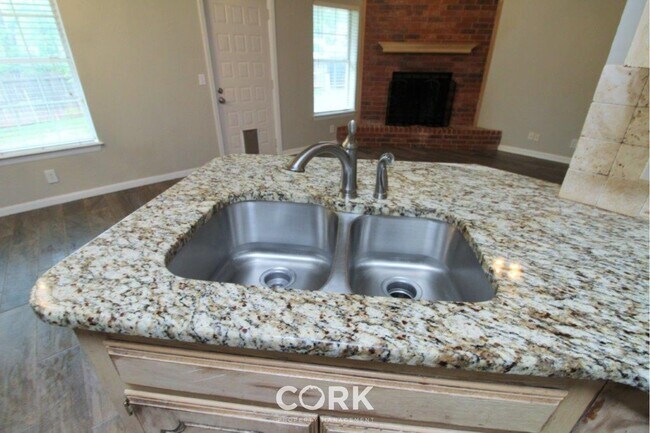 Building Photo - 927 Castle Rd