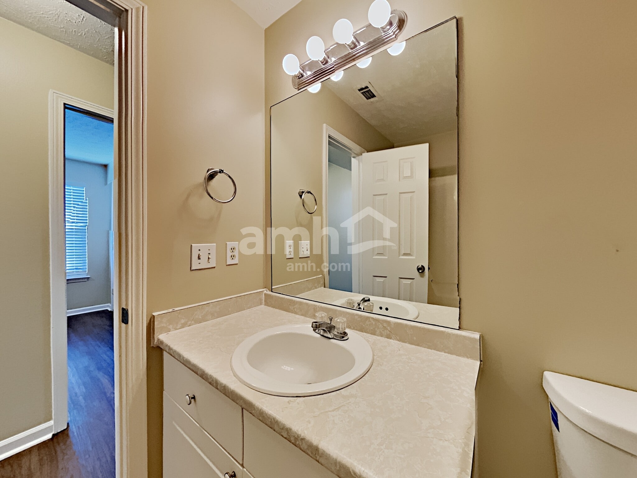 Building Photo - 1633 Jo Ann Dr