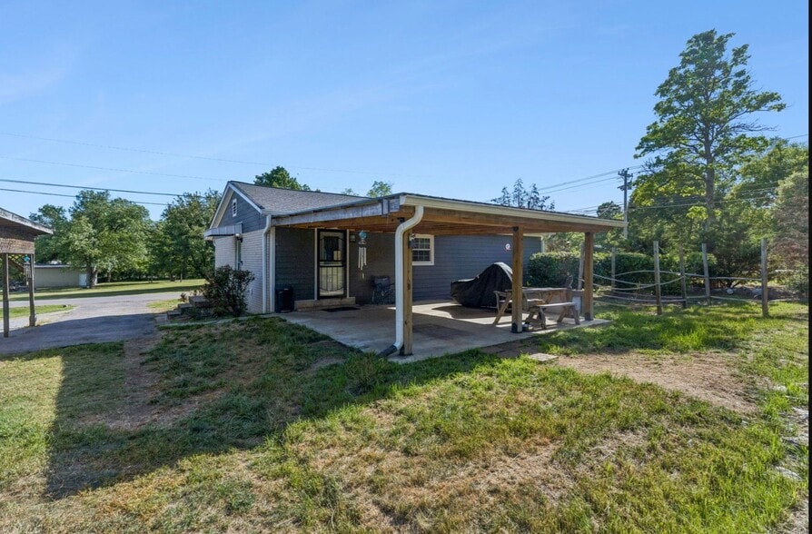 Building Photo - 15 Cedar Creek Dr