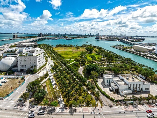 Building Photo - 1000 Biscayne Blvd