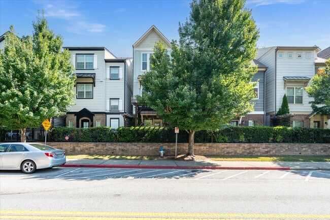 Building Photo - 1024 Moorewood Ln S E