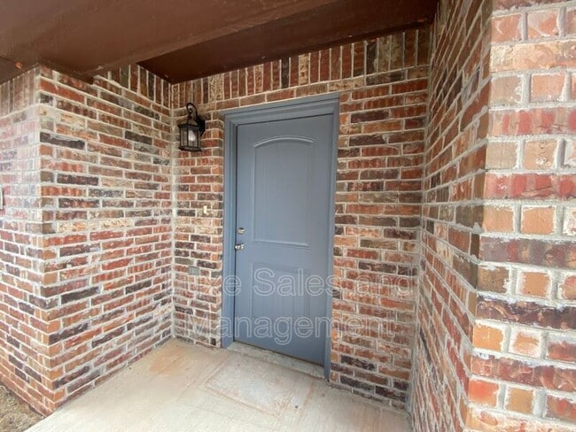 Building Photo - 2116 Buena Vida Ln