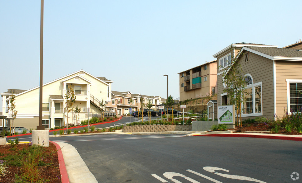 Building Photo - Avian Glen Apartments