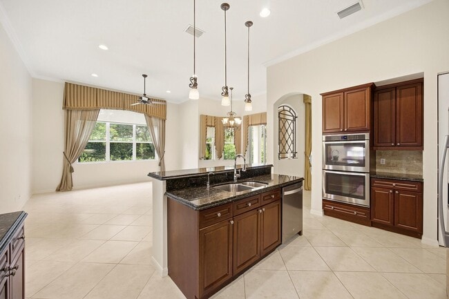 Building Photo - 195 Sedona Way