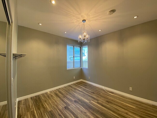 Building Photo - Stunning 4 bedroom Home with a Pool locate...