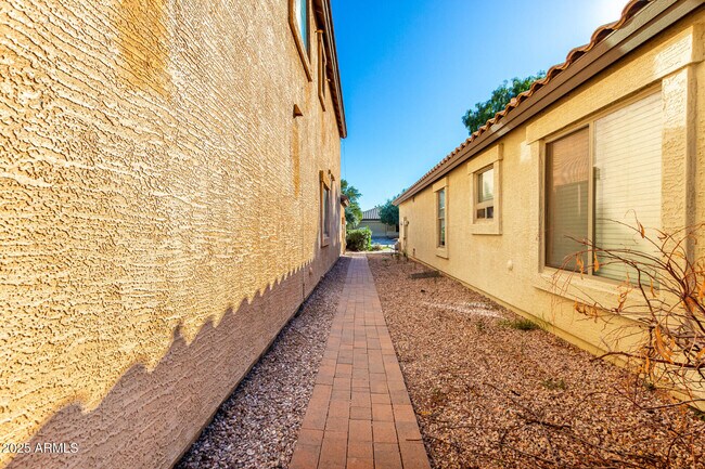 Building Photo - 3864 E Mine Shaft Rd