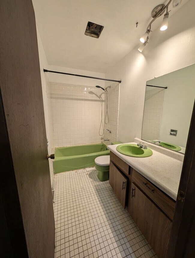 Building Photo - 6264-6266 N Denmark St. (Townhouse)