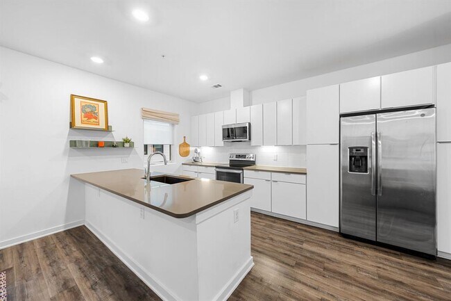 Building Photo - 5924 S Congress Ave