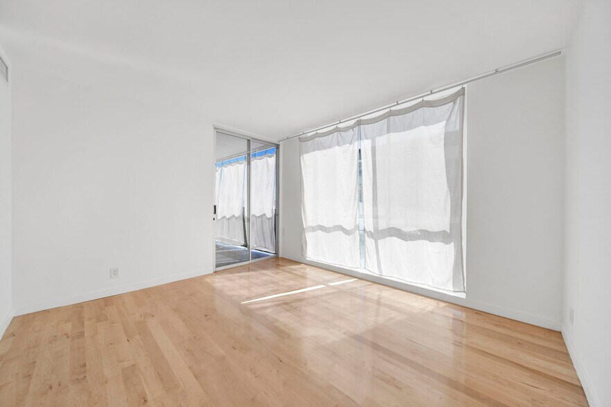 Building Photo - 1147 N Clark St