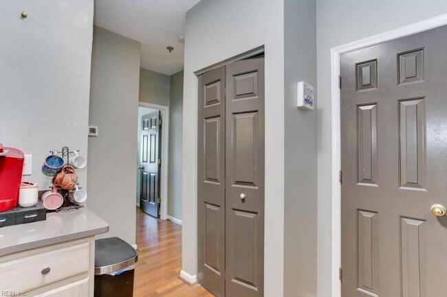 Building Photo - 321 Duke St