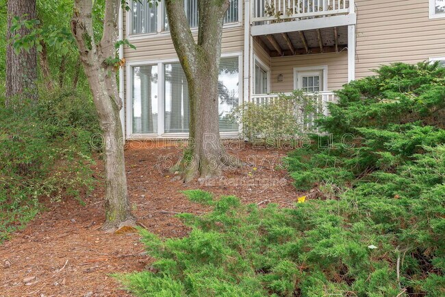 Building Photo - 1305 Augusta Dr