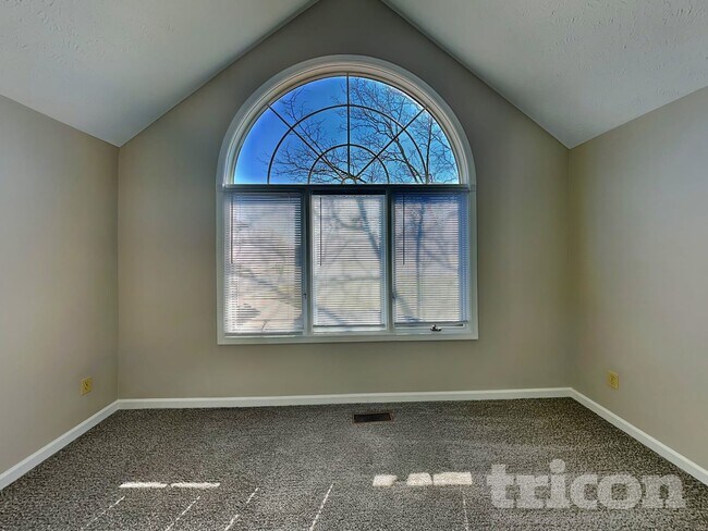 Building Photo - 3014 Silver Fox Dr